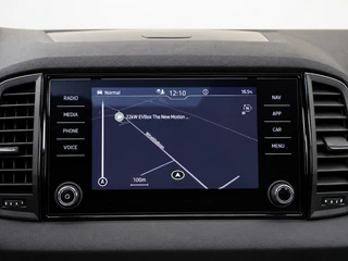 Skoda Karoq 1.5 TSI Sportline Business | Automaat | Schuif-kantel Dak | Sportpakket | Apple Carplay/Android Auto | Adaptive Cruise Control / 19