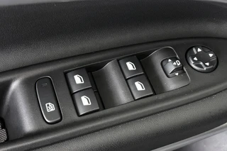Jeep Avenger 1.2 e-Hybrid Altitude Keyless JBL Camera Elektrische Achterklep / 29