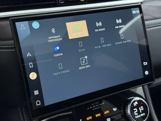 Jaguar F-PACE 2.0 P400e PHEV HSE VAN: 40.900,- VOOR: 38.877,- UW VOORDEEL: 2.023,- RIJKLAARPRIJS INCL 12 MND BOVAG GARANTIE| PANORAMA DAK | EL.STOELEN MET GEHEUGEN | HEAD UP | STOEL + STUUR VERWARMING | LEDER| 360 CAMERA / 42