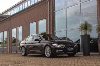 BMW 3-serie 316i Executive | Luxury Line | Sportstuur | Cruise control | Sportstoelen | Stoelverwarming | Climate control | Navigatie | Bluetooth | Regensensor | Lichtpakket | 18 inch | PDC / 9