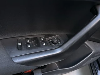 Volkswagen Polo 1.0 TSI Life Business Camera Stoelverwarming Navigatie App-Connect DAB+ / 19