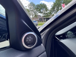 Land Rover Range Rover Evoque 1.5 P300E S AWD R-Design Panoramadak Camera Stoelverwarming Carplay Meridian / 8