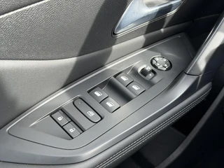 Peugeot 308 SW Allure Pack Business 1.2 PureTech 130PK Navigatie, Achteruitrijcamera, Stoel & Voorruitverwarming, Keyless, Apple Carplay, Android Auto / 17