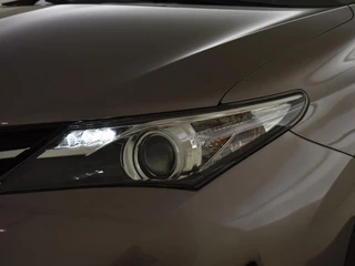 Toyota Auris 1.8 Hybrid Comfort | Navigatie | Trekhaak | Climatronic / 19