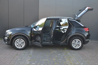 Volkswagen T-Roc 1.5 TSi 150 PK Style * Navigatie * Nette Auto * Automaat * / 8