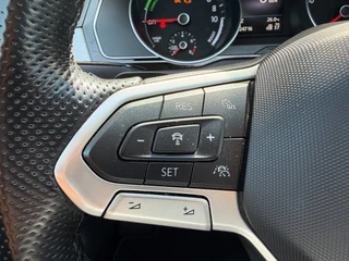 Volkswagen Passat Variant 1.4 TSI PHEV GTE * AUTOMAAT * Parkeercamera * Massage * Keyless * / 18