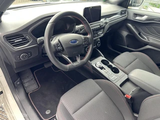 Ford Focus 1.5 EcoBoost ST LINE / 4