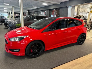 Ford Focus 1.5 Red Edition / navi / cruisecontrol / nieuwe motor / super nette staat / 10