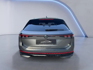 Volkswagen Passat Variant 1.5 eHybrid R-Line Edition 272pk / 5 JR Garantie / Pano / Leer / Trekhaak / H-K / Hud / Keyless / 360 / 7