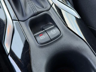 Toyota Corolla 1.8 HYBRID Automaat Navi Camera Trekhaak ACC / 32