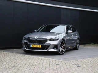 BMW 5-serie Touring 550e xDrive M-SPORT PRO | LEDER | PANO-DAK | HEAD-UP | LEDER | BOWERS & WILKINS | TRAVEL-PAKKET | SURROUND PAKKET | INNOVATIE-PAKKET | ( NWPRIJS 105.000,- ) | SOH 97.4% |