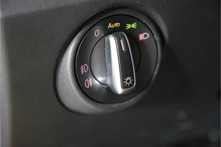 Volkswagen up! 1.0 EcoFuel move up! | 5 drs. | Aardgas | Cruise | Stl. verw. | PDC | Climate | / 23