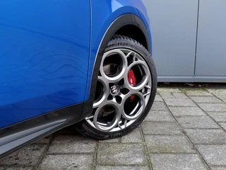 Alfa Romeo Tonale 1.5T Hybrid Edizione Speciale / 11