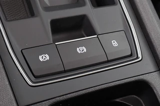 CUPRA Leon Sportstourer 1.4 e-Hybrid Business Panoramadak Stuur-Stoelverwarming Camera / 38