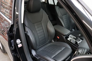 BMW X3 xDrive30i High Executive xLine Automaat  / Panoramadak / Trekhaak / Sportstoelen / Leder / 19 Inch / Driving Assistant Plus / Hifi / LED / Head-Up Display / Achteruitrijcamera / Stoelverwarming / Adaptief Onderstel / Multifunctioneel Instrumentenpaneel / 21