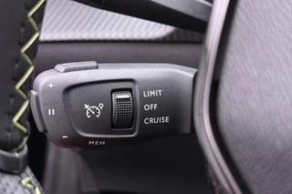 Peugeot 208 1.2 Hybrid 145 e-DCS6 GT Alcantara / 2+6 Jaar Garantie / 19