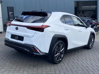 Lexus UX 300h Ultimate Edition DIRECT LEVERBAAR EL-ACHTERKLEP STUURVERW STOELVERW GROOT-SCHERM BLIND-SPOT / 5