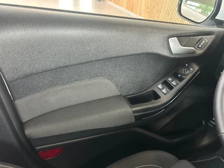 Ford FIESTA 1.0 EcoBoost Titanium | Stoel en StuurVerwarming | PDC | CarPlay | Cruise Control | Climate Control / 24