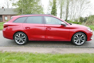 Seat Leon Sportstourer 1.5 eTSI DSG FR / Pano / Cam / Navi / 35