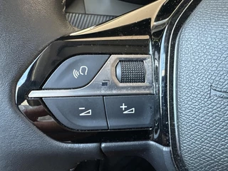 Peugeot 2008 1.2 PureTech Allure Pack Keyless | Trekhaak / 20