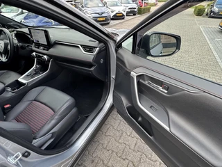 Toyota RAV4 2.5 Plug-in Hybrid AWD BI-TONE PLUS JBL-AUDIO NAVI HEAD-UP BLIND SPOT 360° CAMERA STOEL/STUURVERW EL-KLEP APPLE/ANDROID 1500KG TREKGEW KLASSE 3 ALARM 4S-BANDEN / 25
