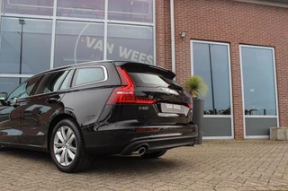 Volvo V60 2.0 B4 Inscription | NL auto | 2e eigenaar | BTW auto | Stuurverwarming | Leer | Cruise control | DAB | Camera | LED | Navigatie | Bluetooth | PDC / 42