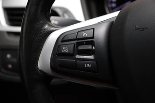 BMW X1 sDrive20i High Executive xLine Automaat  / Navigatiesysteem Plus / Trekhaak / Achteruitrijcamera / Leder / Head-Up Display / 19 Inch / Adaptieve LED-koplampen / Hifi / Sportstoelen / DAB / Stoelverwarming / Extra Getint Glas / Lichtpakket / 32