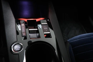 Lancia Ypsilon Edizione Cassina Limitata 51 kWh | NAVIGATIE | MASSAGE | DRAADLOZE LADER | DAB | 360 CAMERA / 40