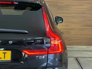 Volvo XC60 2.0 T5 Inscription | 250PK | Automaat | Leder | Camera | Trekhaak | Pano | Navi | 12,3” Digitaal Display / 39