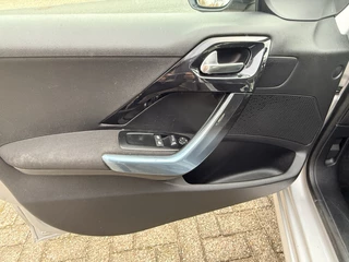 Peugeot 208 1.6 VTi Allure  | Navi | Bluetooth | Cruise | ECC | Regen- en Lichtsensor | Trekhaak / 20