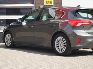 Ford Focus 1.5 EcoBoost Titanium Business NL Auto| Trekhaak| Dealer onderhouden / 22