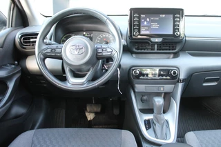 Toyota Yaris 1.5 HYB. ACTIVE Automaat / Camera / Cruise control / Dab radio / Apple carp. / 5