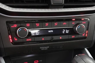 SEAT Arona 1.0 TSI Style Business Connect Automaat Trekhaak Stoelverwarming Virtual LED / 23