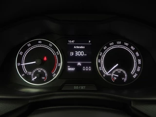 Škoda Kamiq 1.0 TSi 110 Pk Automaat Ambition | Cruise Control | Airco | Carplay | Parkeersensoren | 16 Inch | 38.595 Km !! / 19