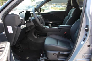 Lexus LBX 1.5 Emotion 2WD / 13