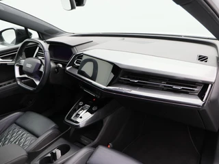 Audi Q4 e-tron 40 Launch edition S Competition 77 kWh 204 Pk | Stoelverwarming | Panorama dak | Adaptive Cruise | Matrix LED | Camera | CarPlay | 21 inch | 93.167 Km !! / 46