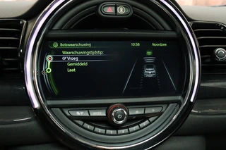 MINI Clubman Cooper Serious Business / Navigatiesysteem Professional / Panoramadak / Harman Kardon / Climate Control / 17 Inch / LED-koplampen / Parkeersensoren / Cruise Control / Lichtpakket / 27
