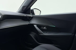 Peugeot e-2008 EV Allure 50 kWh | 100% SOH! l Apple Carplay/Android Auto l Bluetooth l DAB l Cruise Control l Climate Control l Navigatie l Lichtmetalen Velgen l PDC Achter / 29