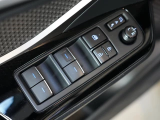 Toyota C-HR 1.8 Hybrid Executive ✅All Season✅Navi✅Dodehoek✅Camera✅Stoelverwarm.✅Keyless✅Cruise✅Clima✅ / 24