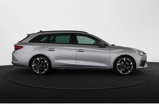 CUPRA Leon Sportstourer 1.4 e-Hybrid Achteruitrijcamera 18" Stoelverwarming Carplay / 33