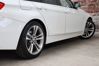BMW 3 Serie Touring 316i High Executive Sport Line  / Navigatie Professional / Leder / Stoelverwarming / Climate Control / 18 Inch / Bluetooth / Xenon / Parkeersensoren / Cruise Control / 7