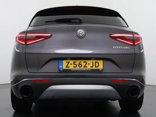 Alfa Romeo Stelvio 2.2 JTD AWD Veloce Automaat | VAN: € 34.900- VOOR: € 32.877,- UW HERFSTVOORDEEL: € 2.023,- | CAMERA| STOEL + STUURVERWARMING + MEMORY| KEY LESS ENTRY | LEDER | ADAPT. CRUISE CONTROL | 12 MND BOVAG GARANTIE / 8