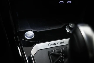 Volkswagen T-Roc 2.0 TSI 4Motion R | PANORAMADAK | BEATS | AKRAPOVIC UITLAAT | CAMERA | TREKHAAK / 42