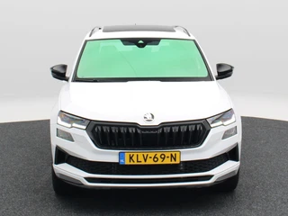 Skoda Karoq 1.5 TSi 150 Pk Automaat Sportline Business | Trekhaak | Stoel/Stuurverwarming | Panorama dak | Matrix LED | Camera | CarPlay | Parkeersensoren | 18 Inch | 50.137 Km !! / 5