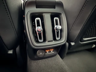 Polestar 2 Long Range Dual Motor Launch Edition 78kWh SOH 92,8% | Trekhaak | Panoramadak | 360° Camera | Harman/Kardon / 27