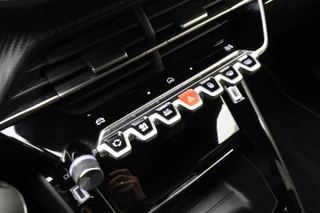 Peugeot 208 1.2 PureTech 100 GT | Navigatie | Climate Control | Camera | Full LED | 17'' LM Velgen | Keyless Entry & Start / 25