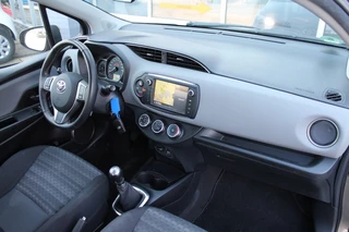 Toyota Yaris 1.3 VVT-I ASPIRATION Navigatie / Trekhaak / Cruise control / 21
