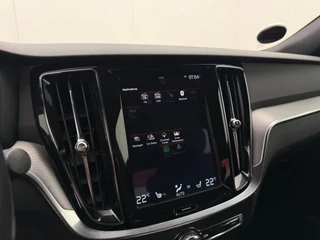 Volvo S60 2.0 T5 R-Design | Trekhaak | Adaptive Cruise | Camera | CarPlay | Stoelverwarming / 24