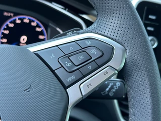 Volkswagen T-Roc 1.5 TSI 150pk DSG R-Line Camera | Keyless | Elek. Achterklep | Dode hoek | Rijklaar incl. 1 jaar Bovag garantie / 16