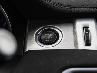 Land Rover Range Rover Evoque 2.2 TD4 4WD 150 PK Pure | Trekhaak | Leder/Alcantara |  Cruise control | Parkeersensoren | 17" / 28